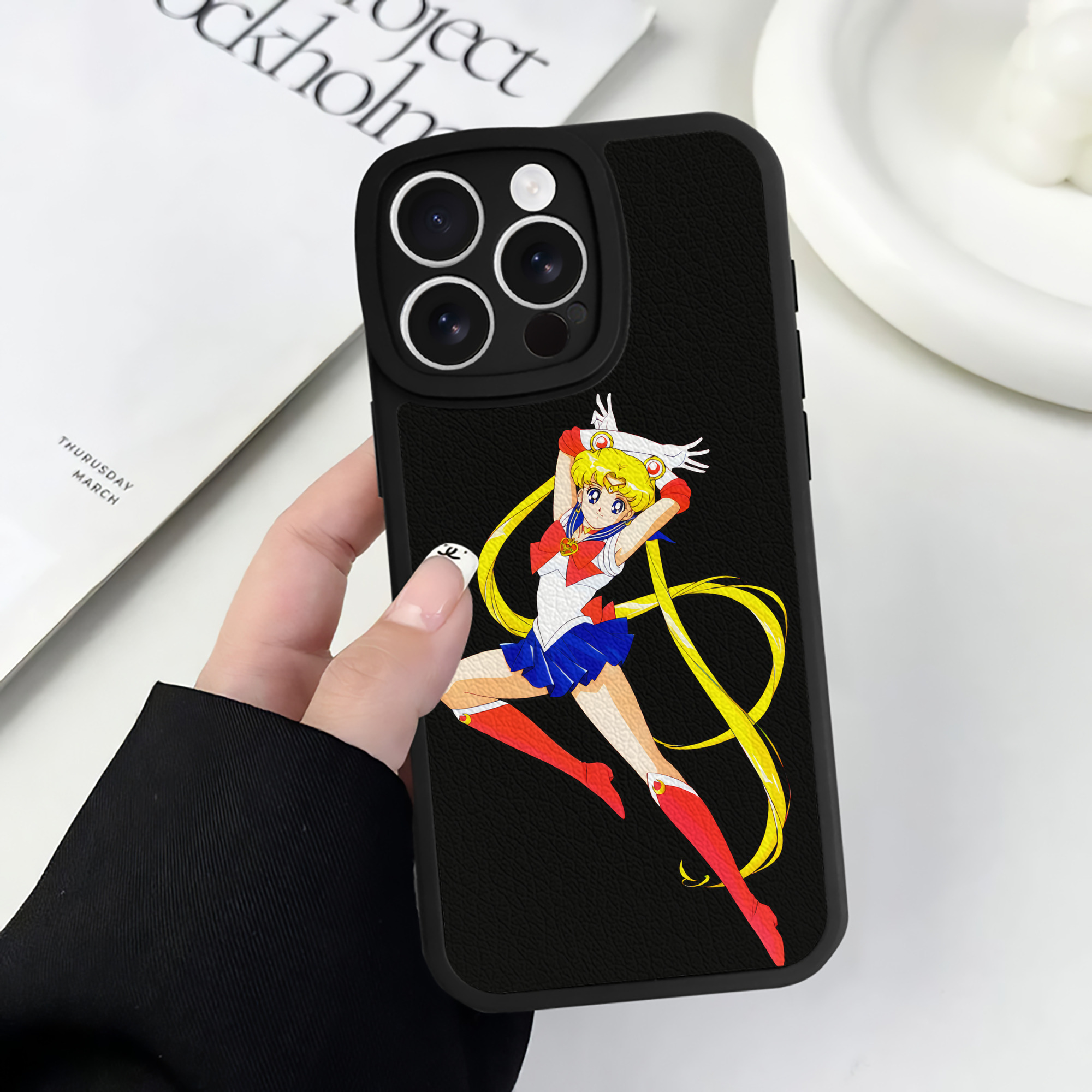 （画像用） 美少女戦士セーラームーン 月野 うさぎ つきの うさぎ Sailor Moon Tsukino Usagi 【iPhone 16シリーズ対応】シリコンスマホケース（レザー調） 材質：シリコン